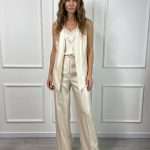 Completo elegante da donna Operà Fashion Beautiful con gilet lungo e pantalone color panna