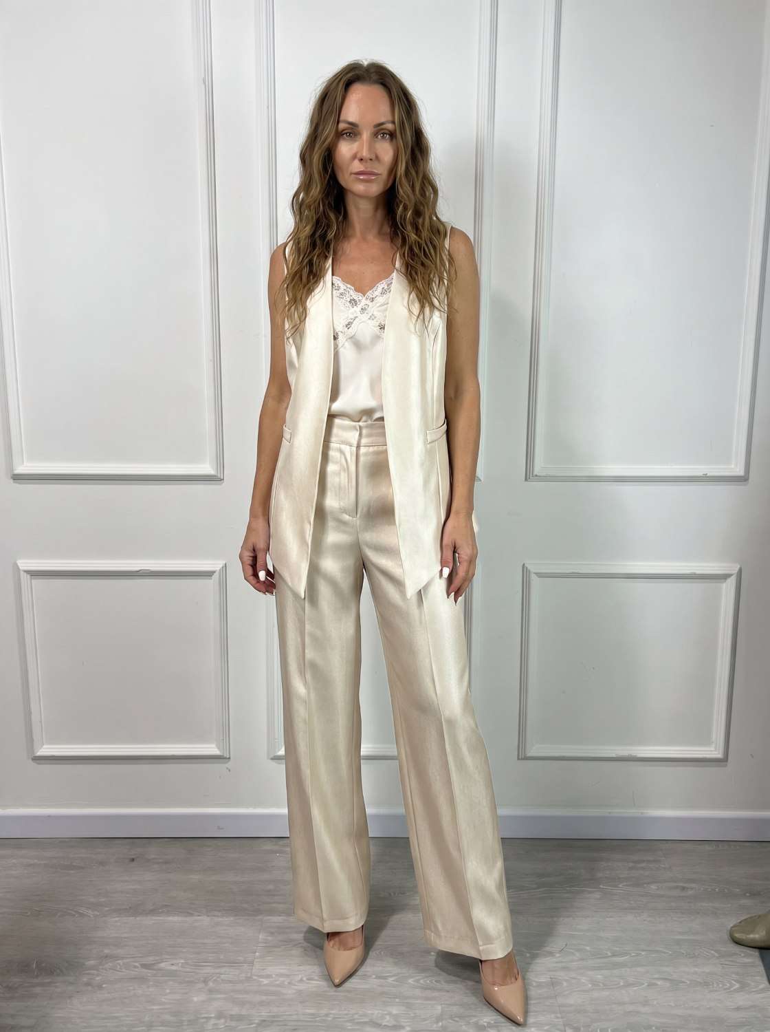 Completo Elegante Donna Beautiful Operà Fashion Completo elegante da donna Operà Fashion Beautiful con gilet lungo e pantalone color panna