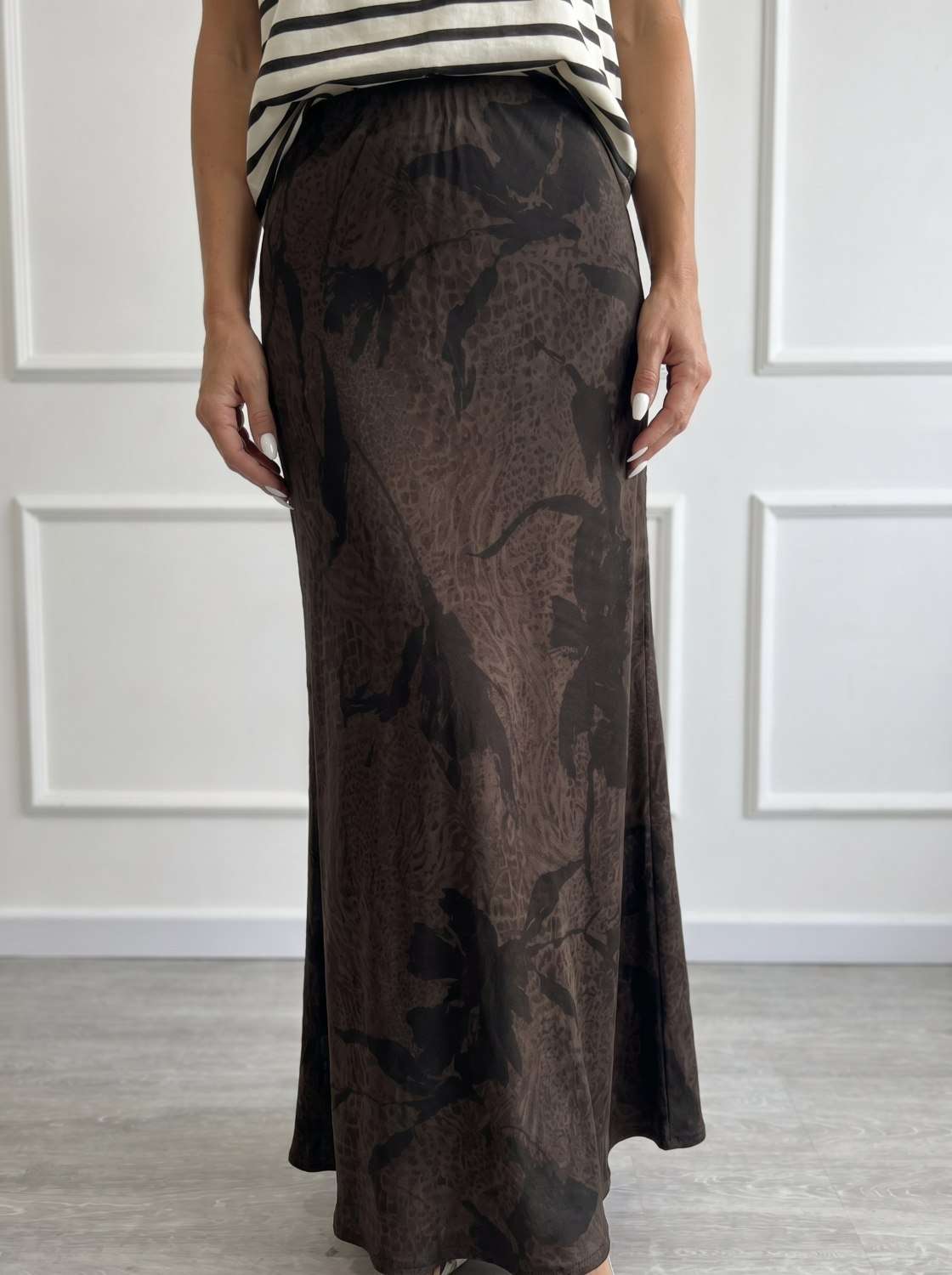 Gonna Lunga Elegante Donna Antonello Serio Fantasia Floreale Gonna lunga elegante da donna Antonello Serio con fantasia floreale marrone