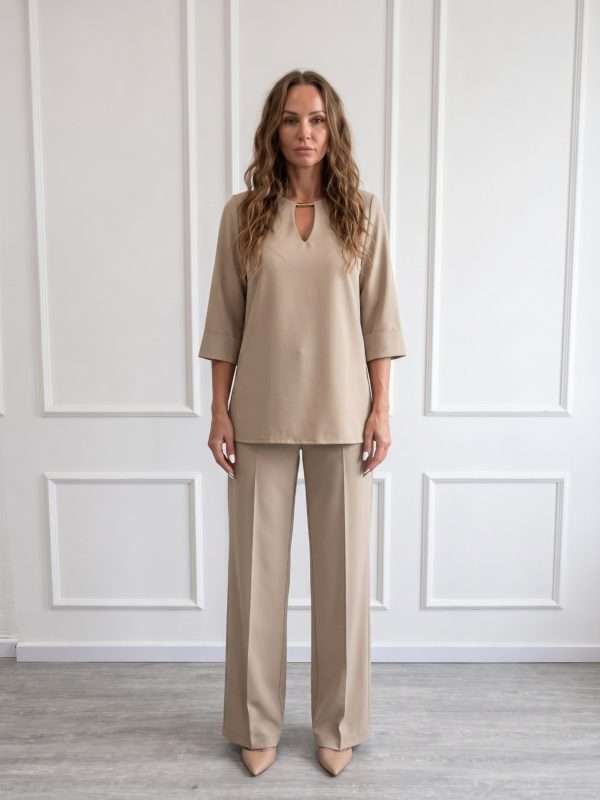 Completo donna elegante Chiara Bruni con blusa morbida e pantalone a gamba ampia