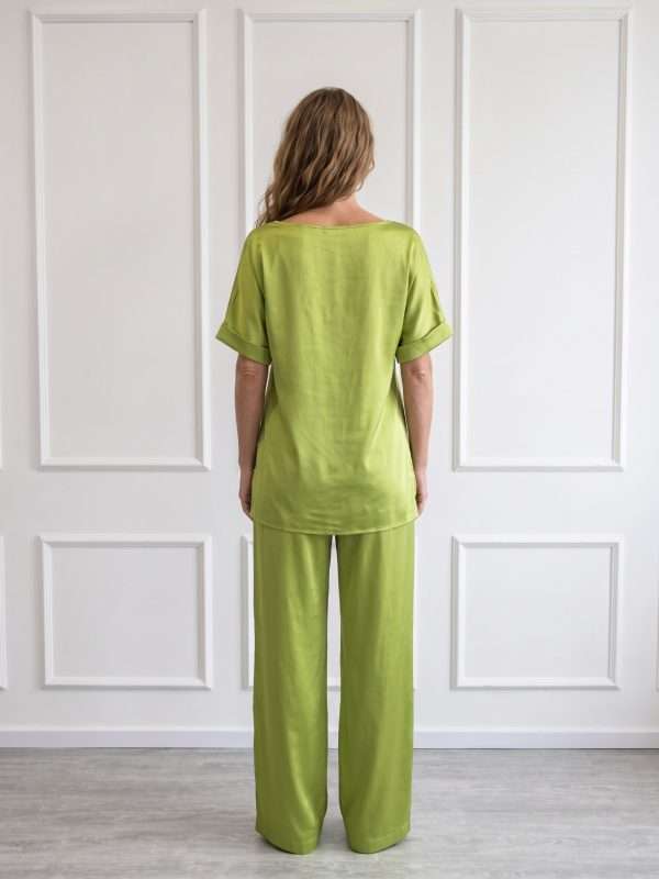 Retro completo donna elegante Chiara Bruni con pantalone ampio